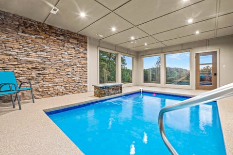 2 Cabins - Indoor Pool, Hot Tub, Wi-fi - Sleeps 24