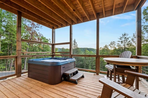 2 Cabins - Indoor Pool, Hot Tub, Wi-fi - Sleeps 24