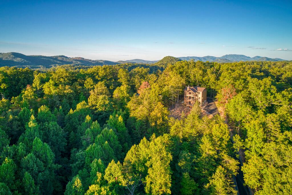 2-cabins-indoor-pool-hot-tub-wi-fi-sleeps-24/