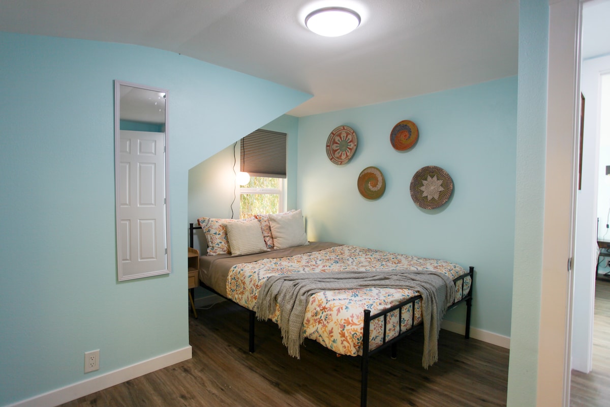 6-bd-apartment-w-mountain-views-5-min-to-downtown/