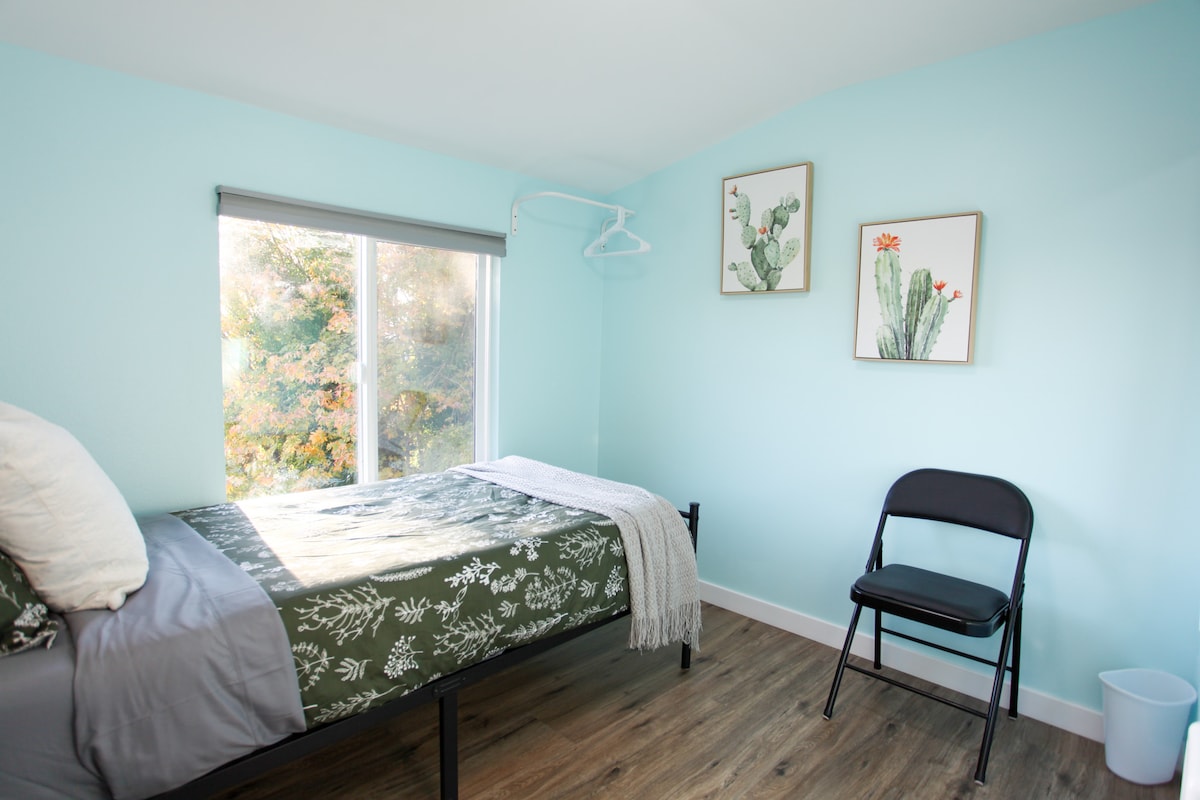 6-bd-apartment-w-mountain-views-5-min-to-downtown/