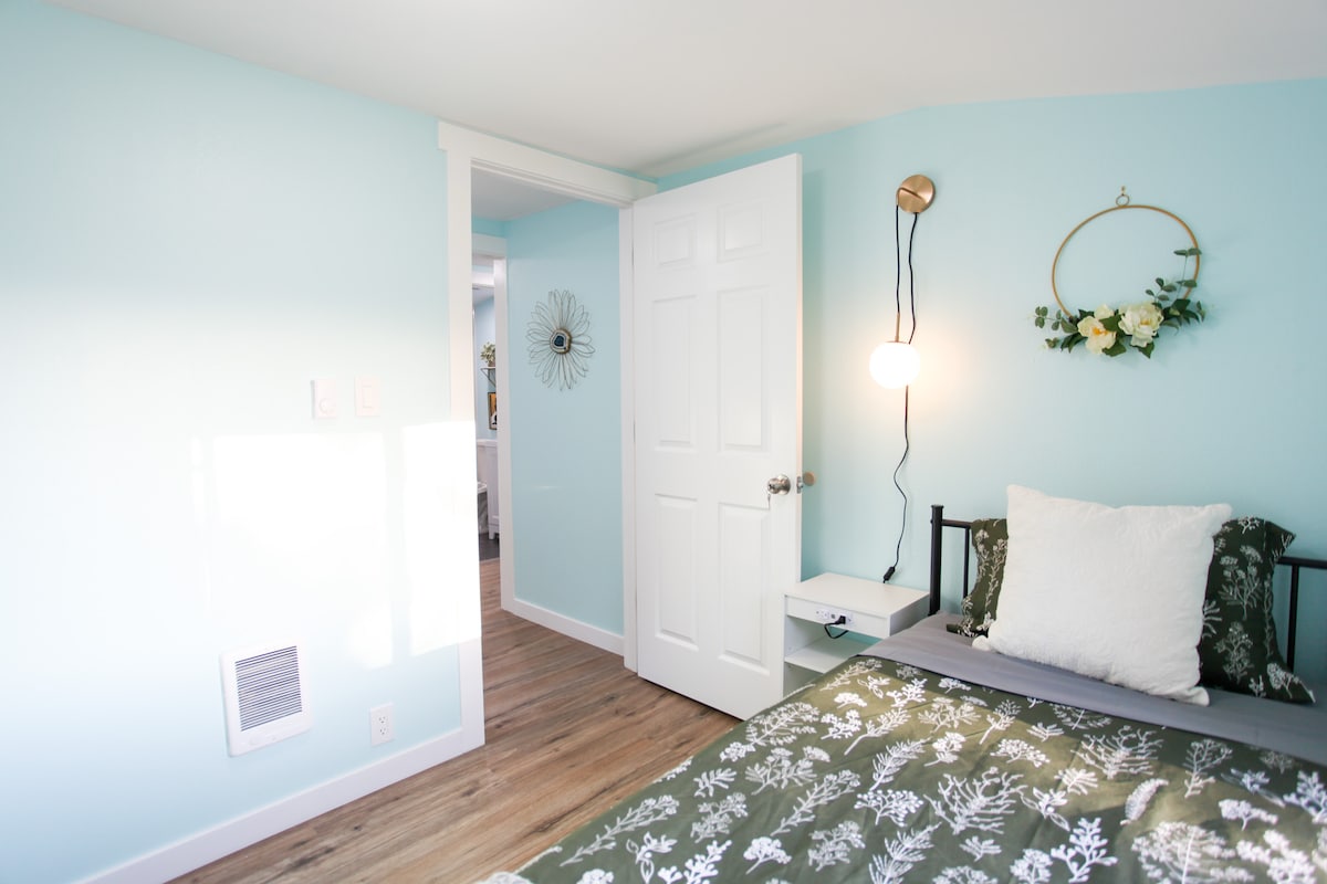 6-bd-apartment-w-mountain-views-5-min-to-downtown/