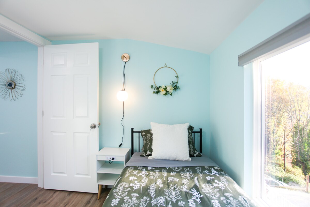 6-bd-apartment-w-mountain-views-5-min-to-downtown/