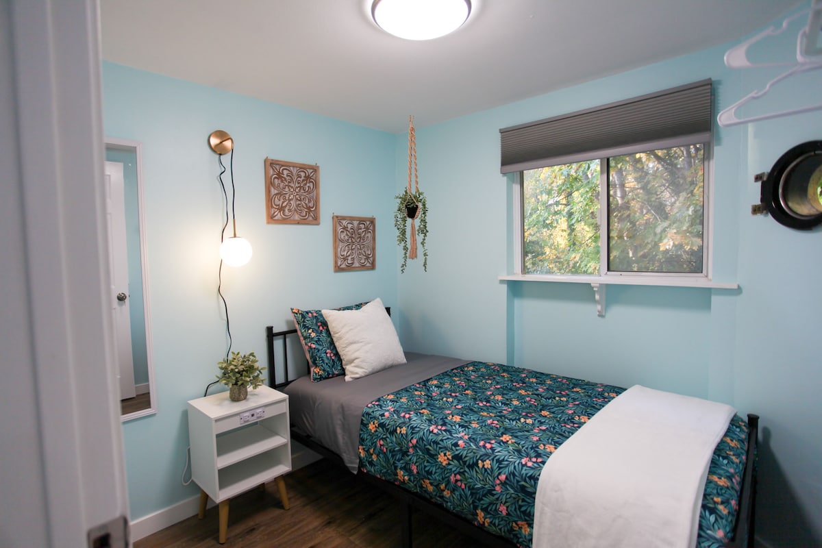 6-bd-apartment-w-mountain-views-5-min-to-downtown/