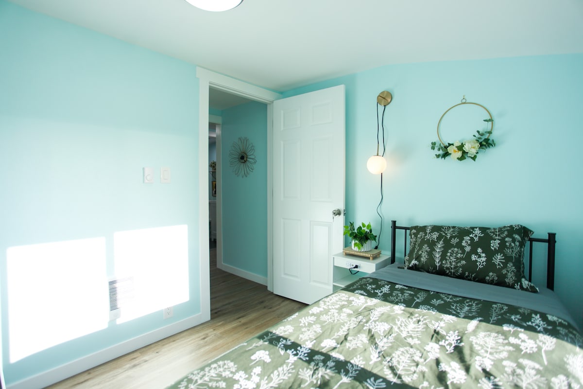 6-bd-apartment-w-mountain-views-5-min-to-downtown/