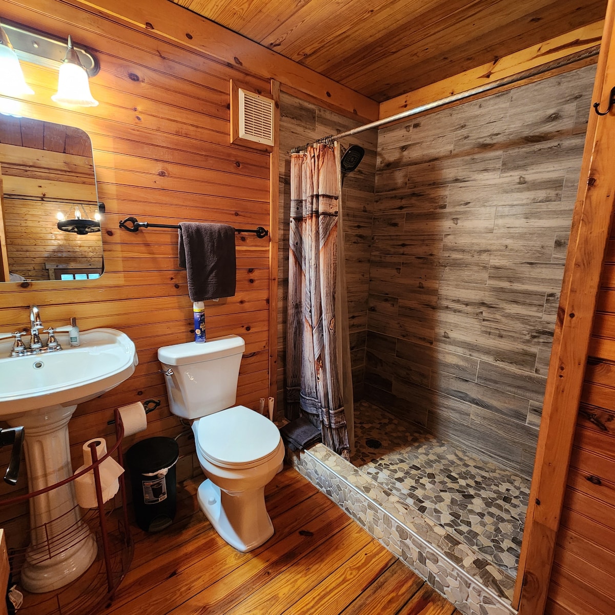 rivercabin-privateriveraccess-nopetfee-starlink-fp/