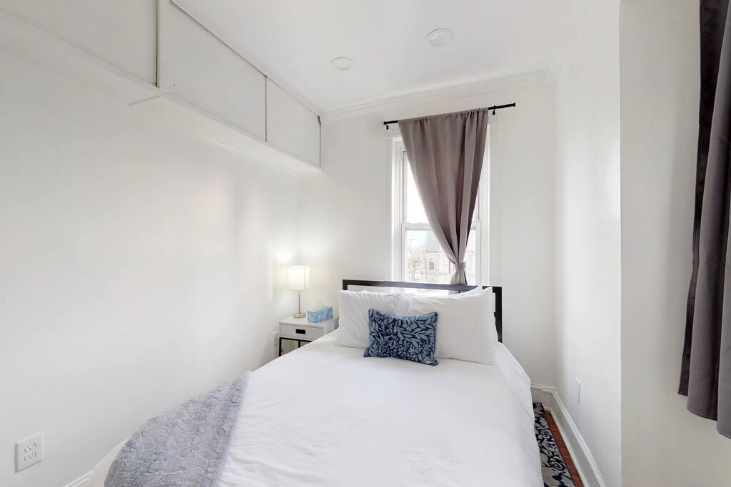 roof-deck-pets-ok-no-cleaning-fee-mid-term-stay./