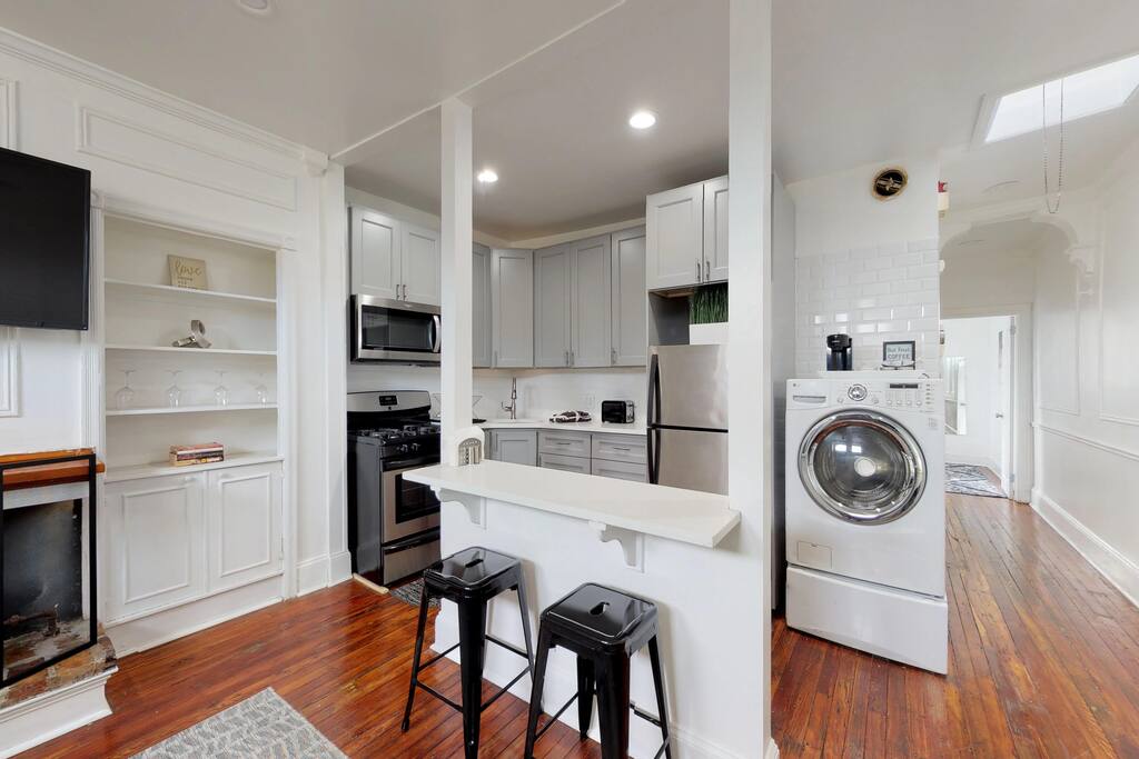 roof-deck-pets-ok-no-cleaning-fee-mid-term-stay./