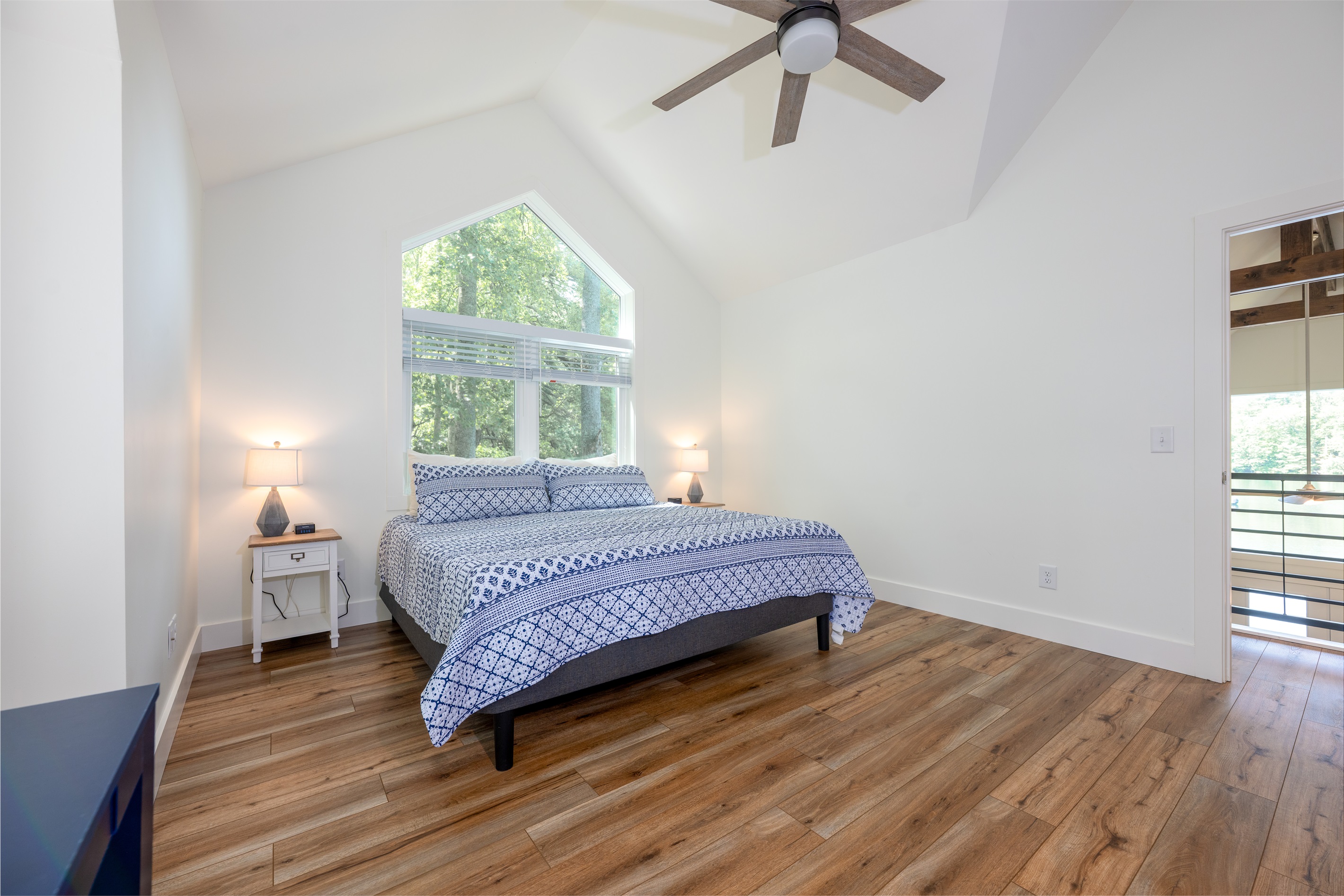 Primary bedroom- Upstairs, King Bed, En Suite Primary bedroom- Upstairs, King Bed, En Suite - Lakey McLakehouse - Robbinsville