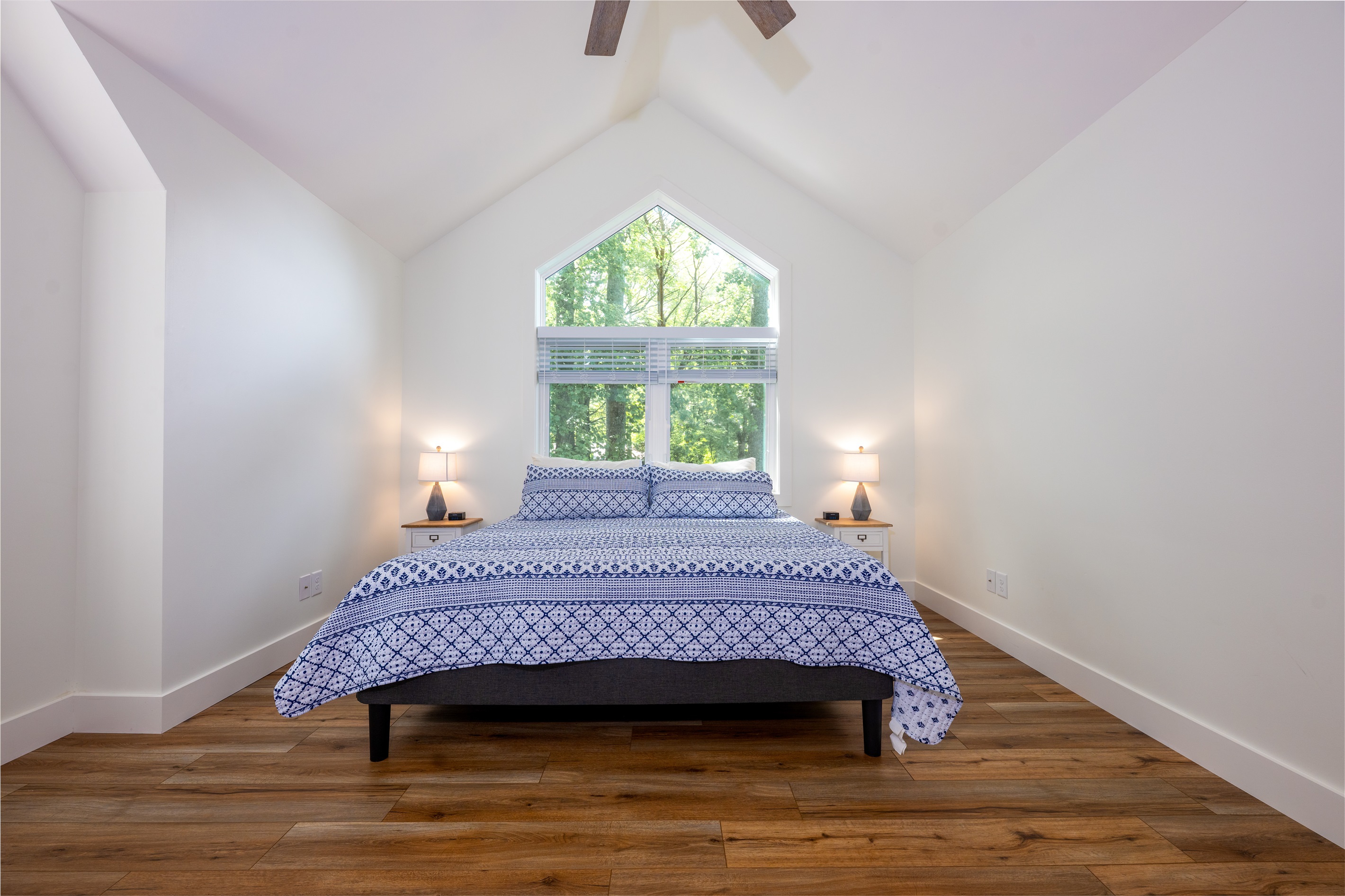Primary bedroom- Upstairs, King Bed, En Suite Primary bedroom- Upstairs, King Bed, En Suite - Lakey McLakehouse - Robbinsville