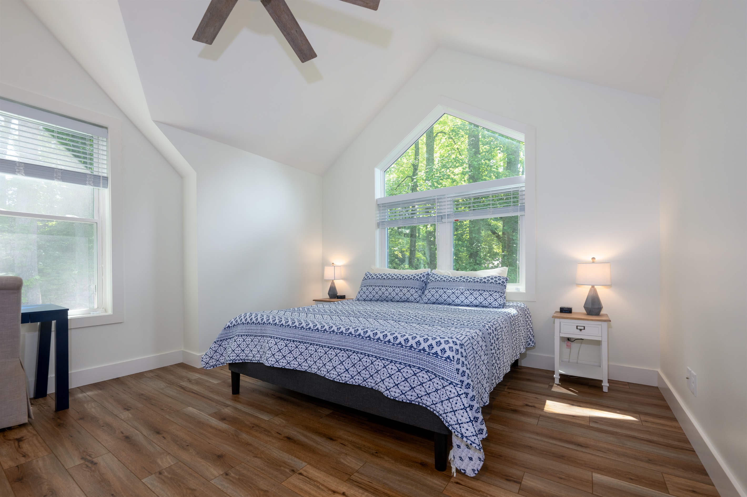 Primary bedroom- Upstairs, King Bed, En Suite Primary bedroom- Upstairs, King Bed, En Suite - Lakey McLakehouse - Robbinsville
