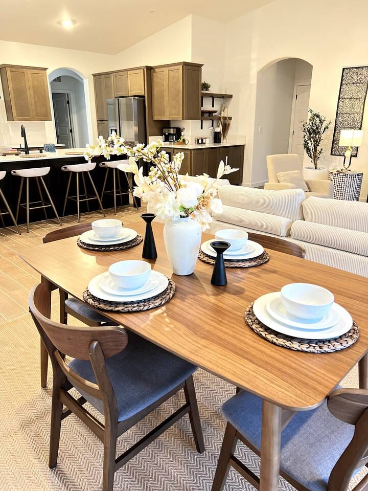 Luxury, Newly Built 3BR/3BA SW Bakersfield Getaway - Bakersfield