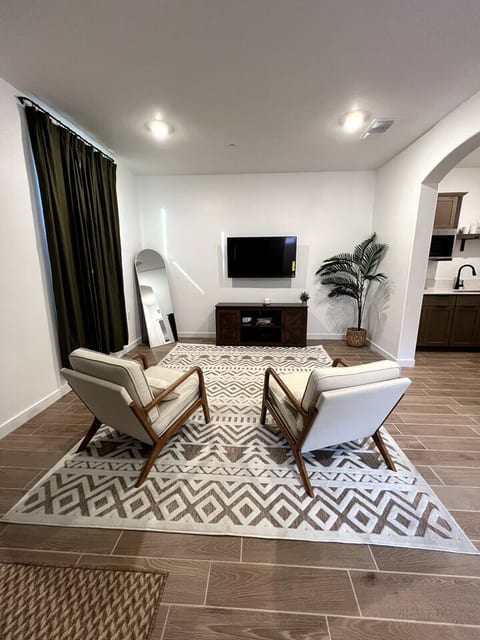 Upscale, Newly Built 1BR/1BA Modern SW Studio