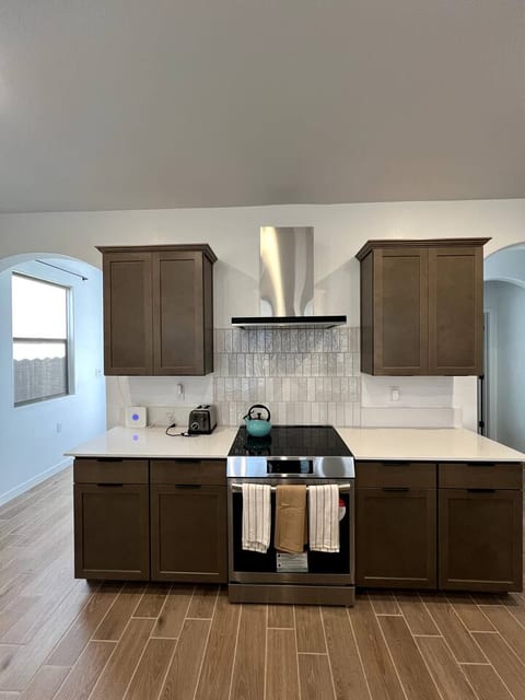 Upscale, Newly Built 2BR/2BA Modern SW Getaway
