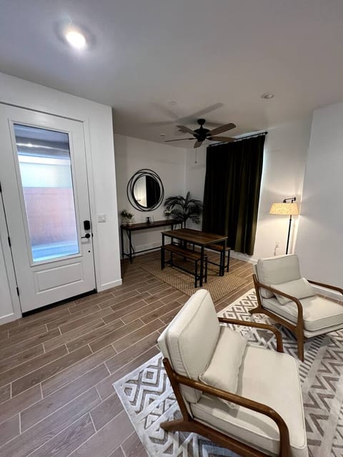 Luxury, Newly Built 1BR/1BA SW Bakersfield Studio