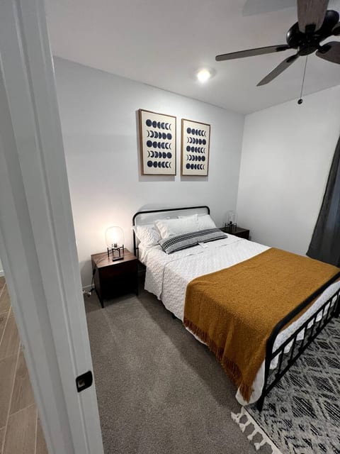 Luxury, Newly Built 1BR/1BA SW Bakersfield Studio