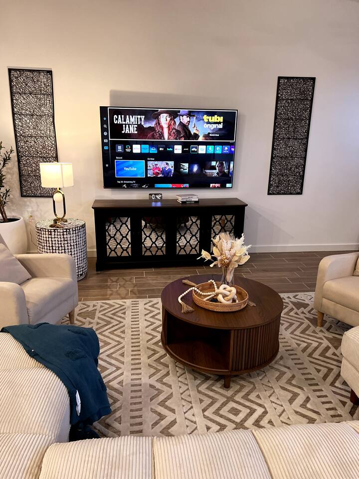 Luxury, Newly Built 2BD/2BA SW Bakersfield Getaway