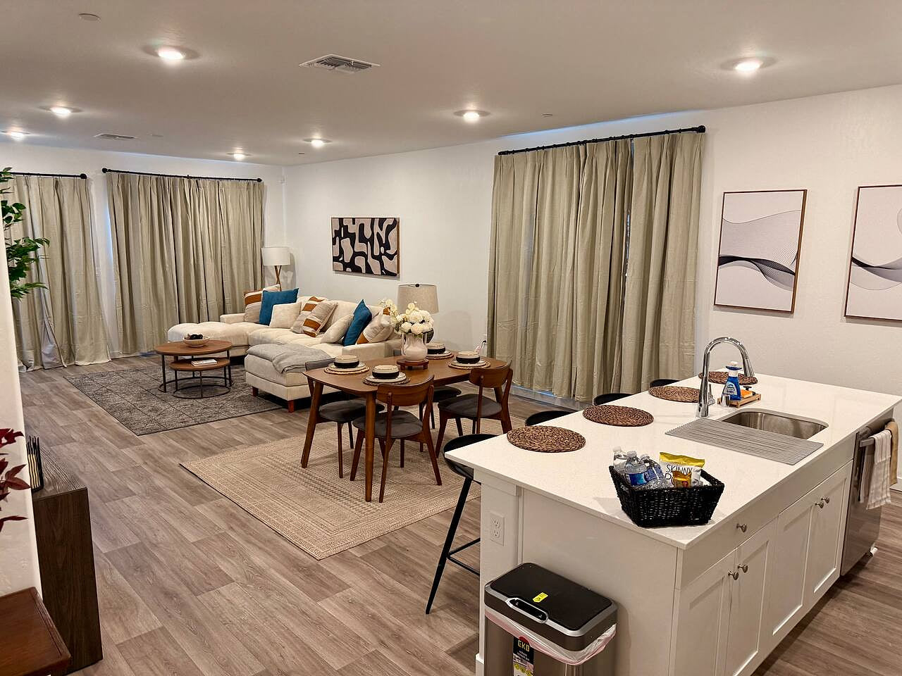 Luxe 3BD/2BA Oasis in Southwest Bakersfield