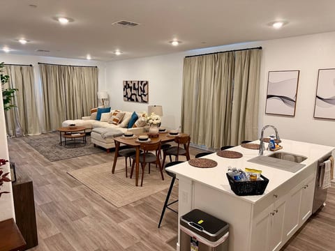 Luxe 3BD/2BA Oasis in Southwest Bakersfield