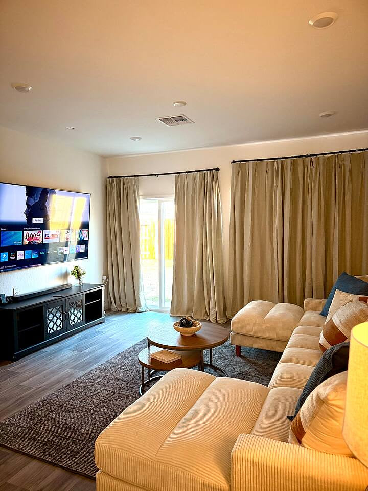 Cozy 2BD/2BA Luxury Oasis in Southwest Bakersfield