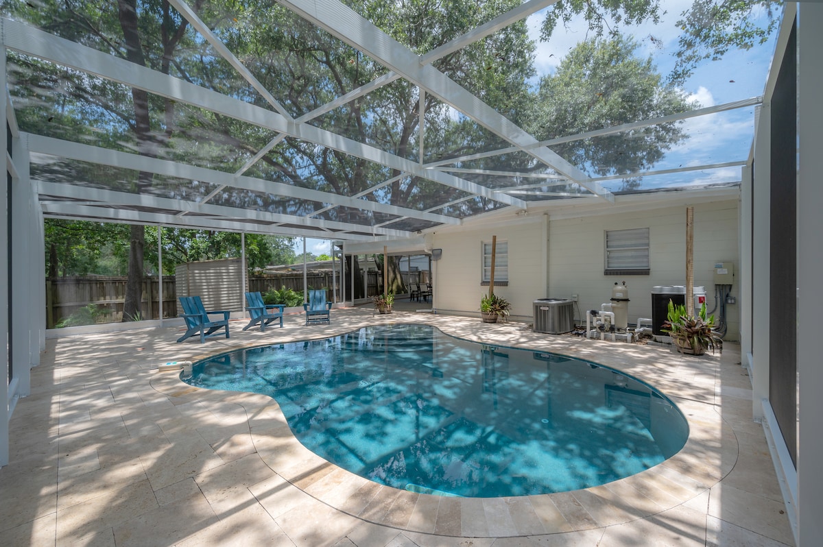 ** POOL**Hot Tub/Spa!** Spacious BOHO Retreat!