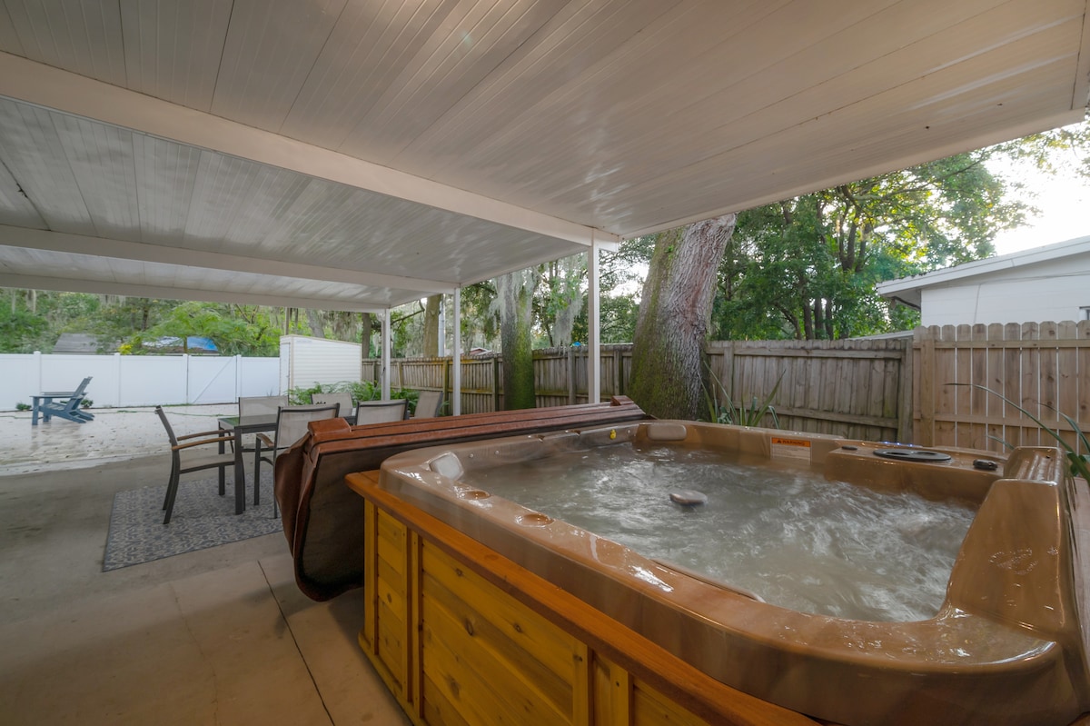 pool-hot-tub-spa-spacious-boho-retreat/