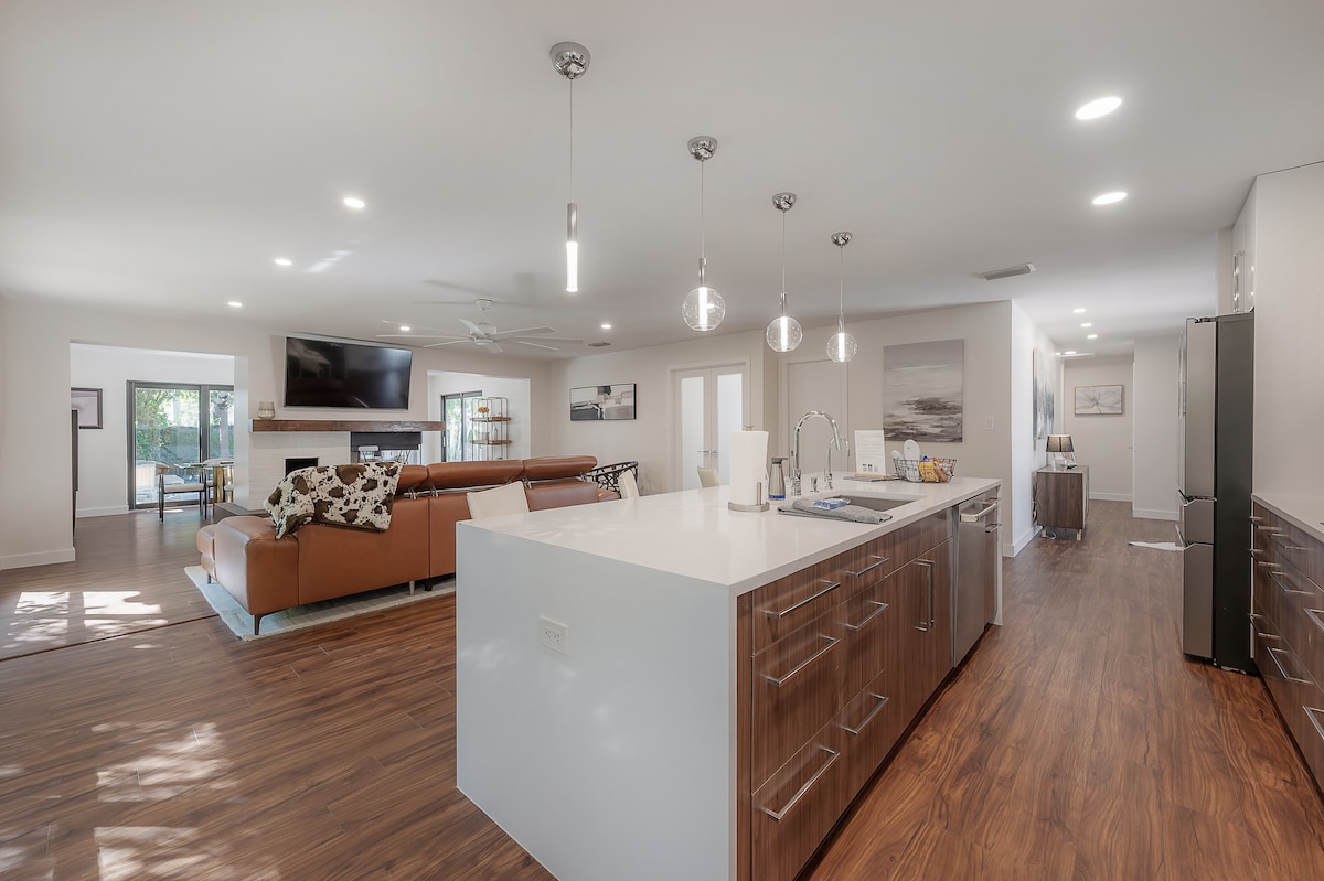 luxury-executive-home-heated-pool-and-more/