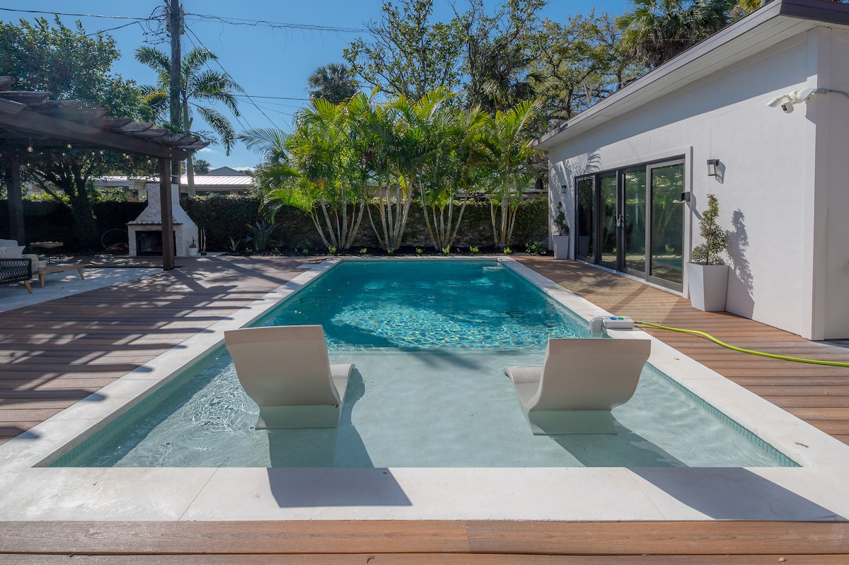 *Luxury* Executive Home! Heated Pool and more!