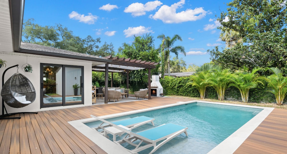 luxury-executive-home-heated-pool-and-more/