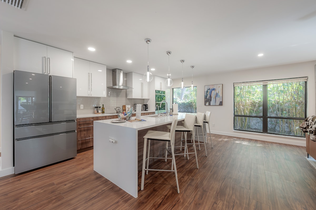 luxury-executive-home-heated-pool-and-more/