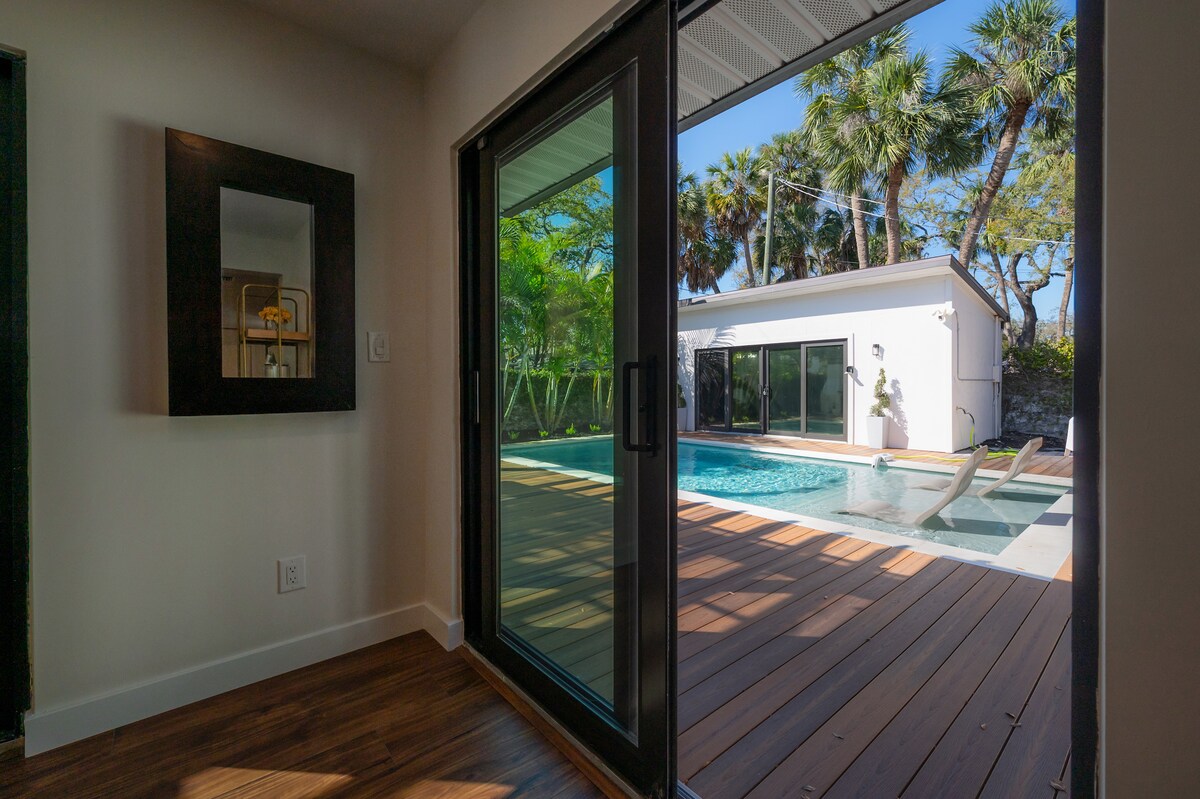 luxury-executive-home-heated-pool-and-more/