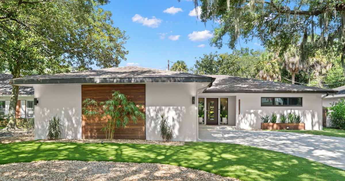 luxury-executive-home-heated-pool-and-more/