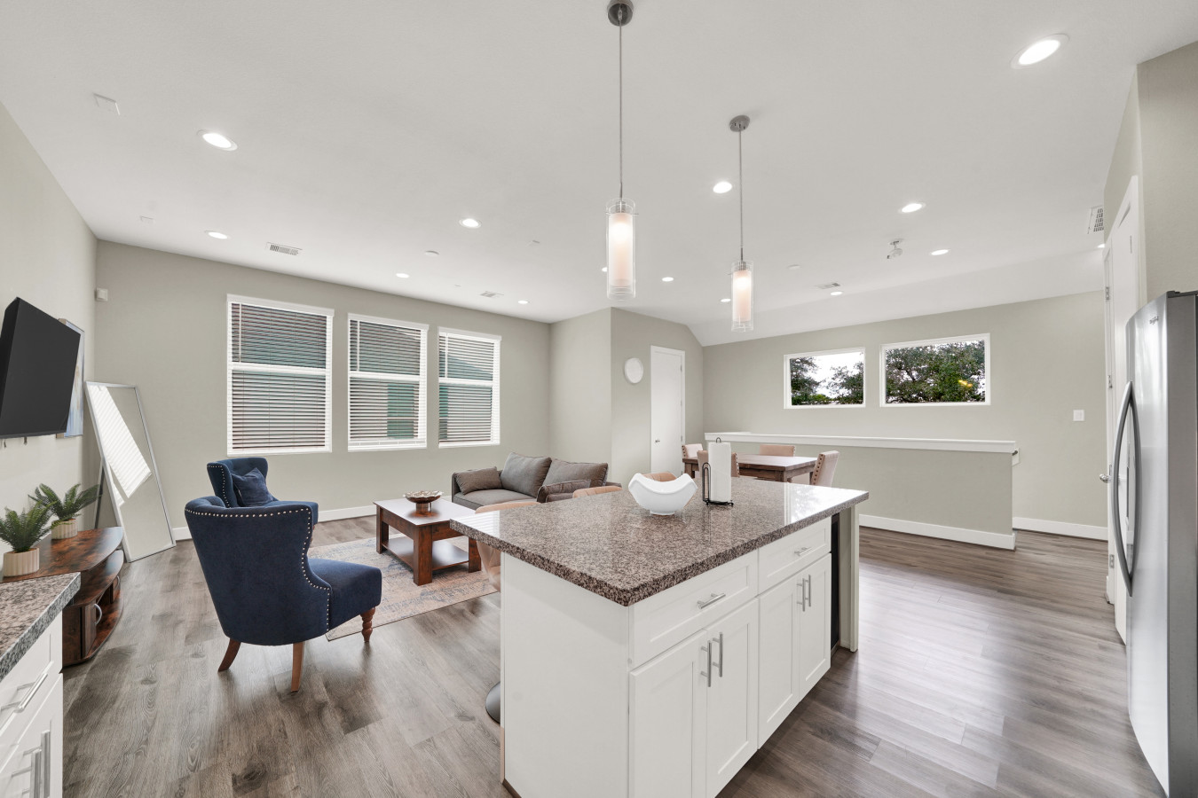 Free Garage Parking with EV Charger! Downtown Houston - Houston