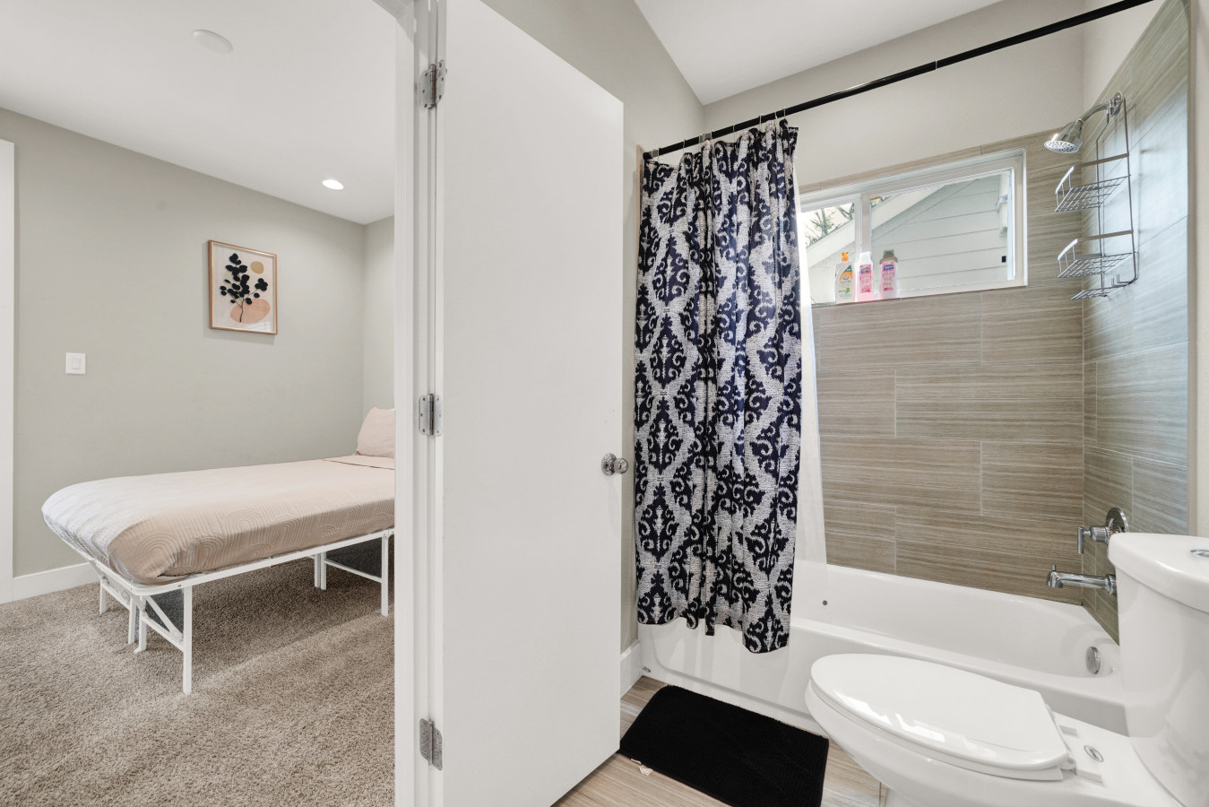 Free Garage Parking with EV Charger! Downtown Houston - Houston