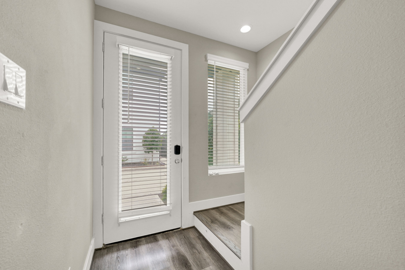 Free Garage Parking with EV Charger! Downtown Houston - Houston