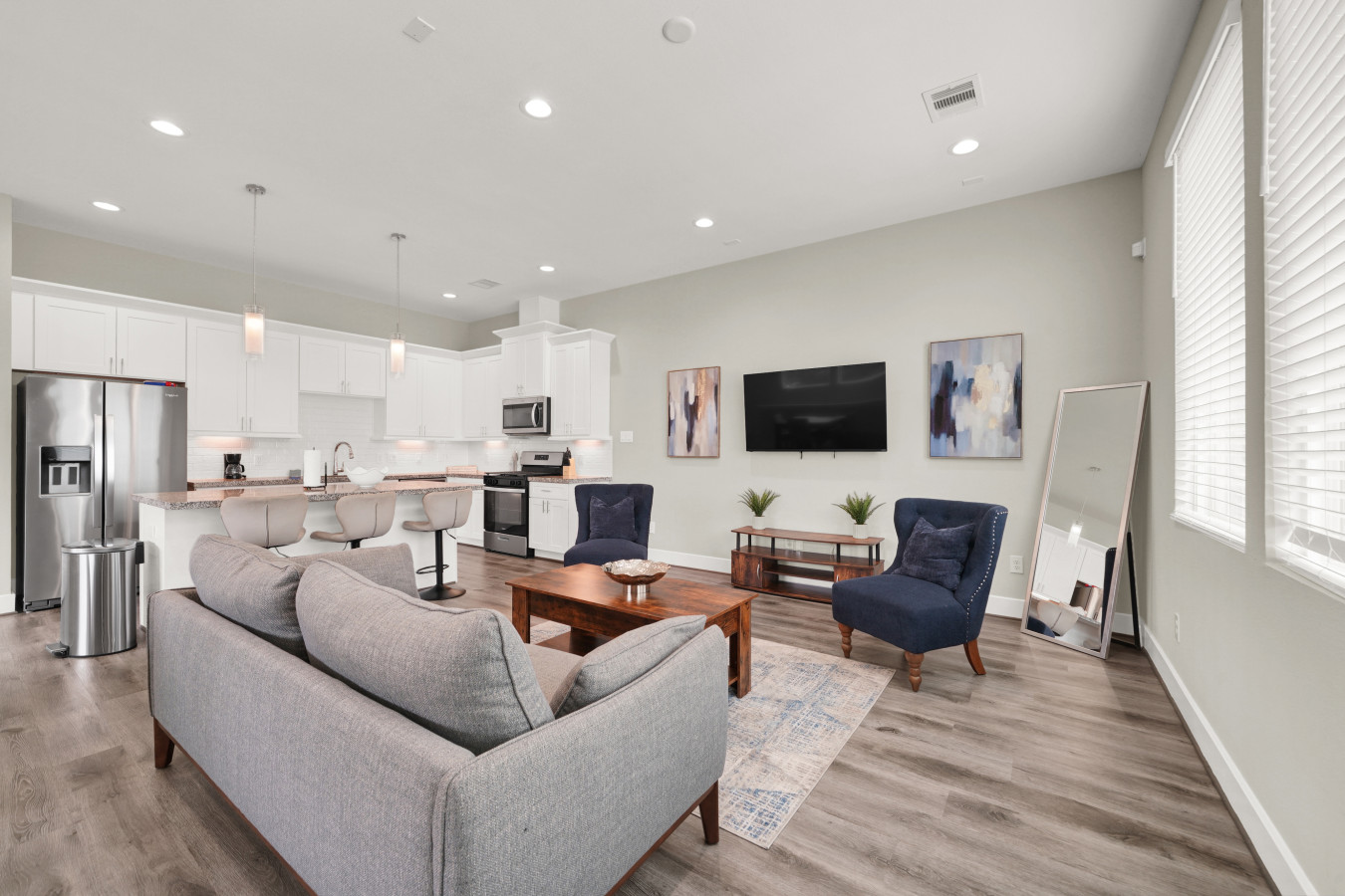 Free Garage Parking with EV Charger! Downtown Houston - Houston