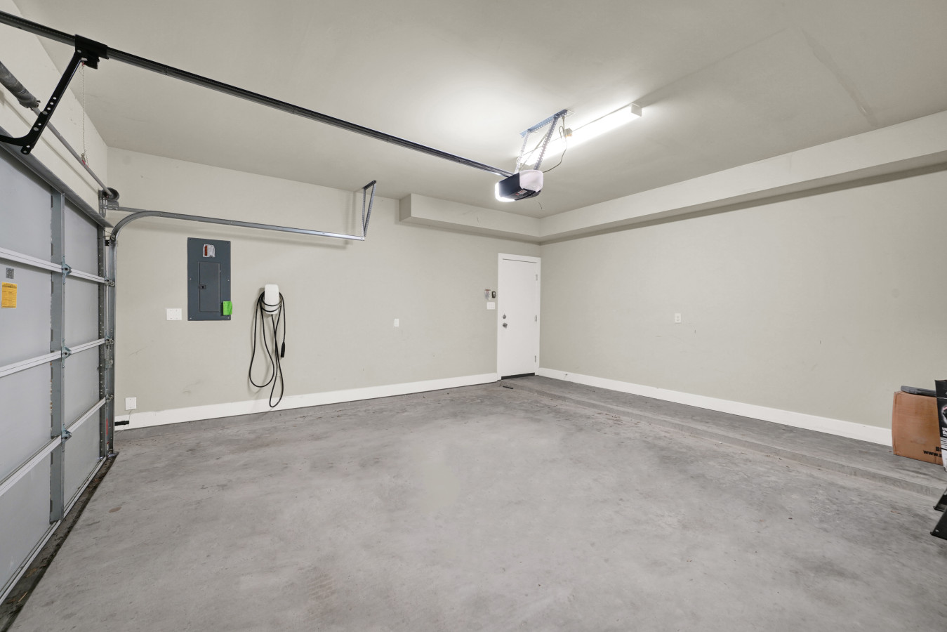 Free Garage Parking with EV Charger! Downtown Houston - Houston