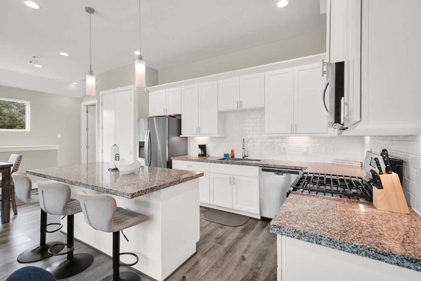 Free Garage Parking with EV Charger! Downtown Houston - Houston