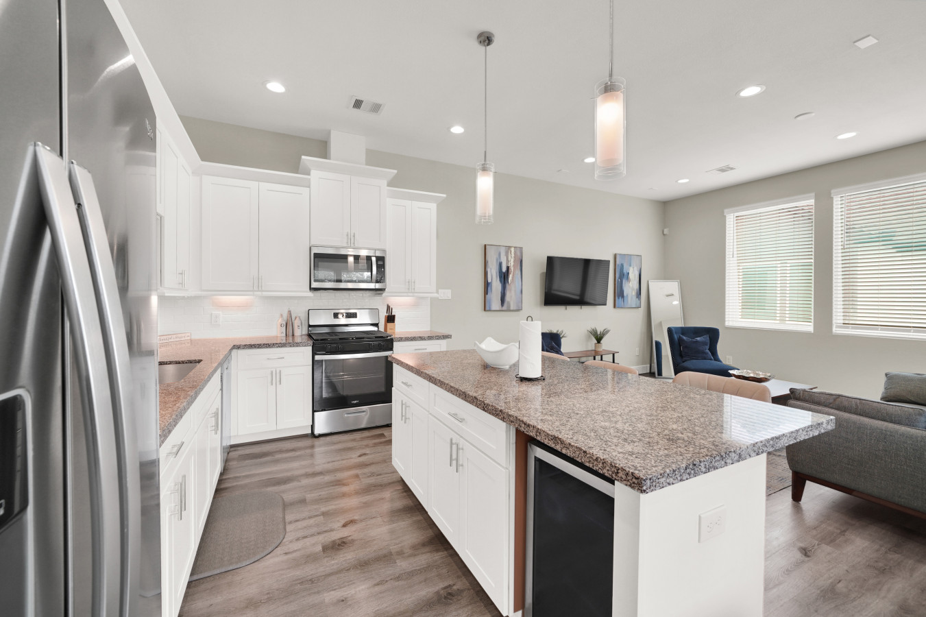 Free Garage Parking with EV Charger! Downtown Houston - Houston