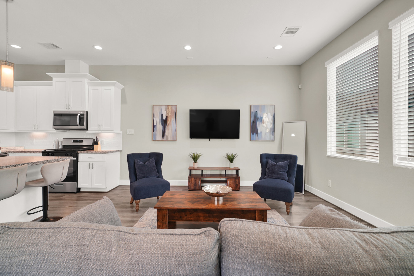 Free Garage Parking with EV Charger! Downtown Houston - Houston