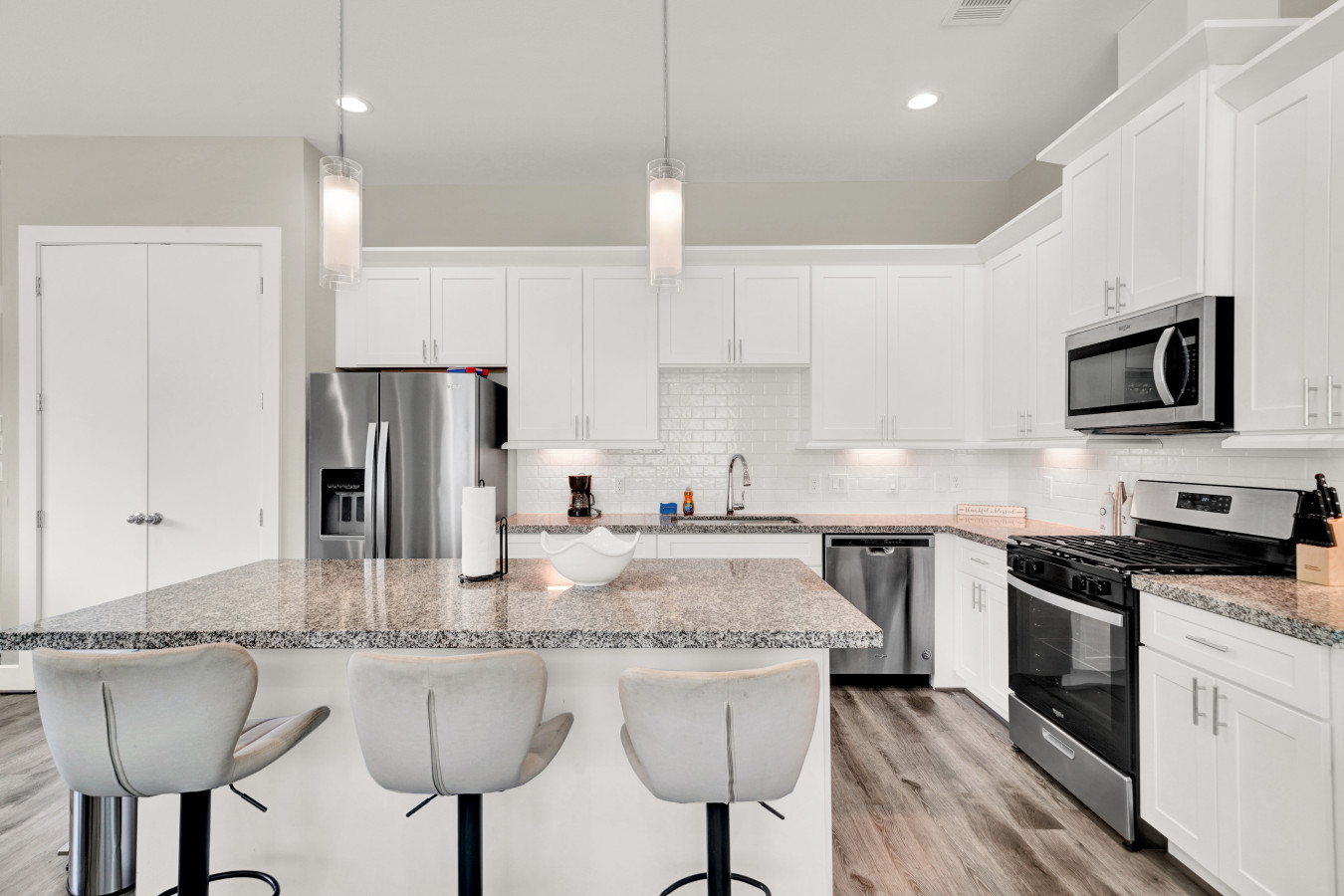 Free Garage Parking with EV Charger! Downtown Houston - Houston