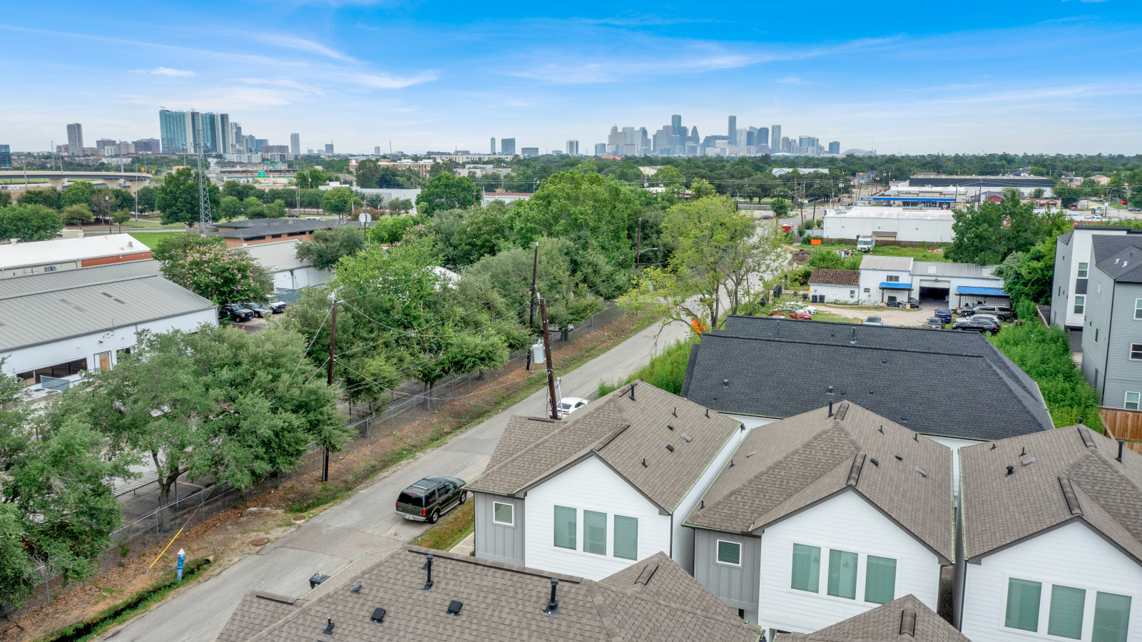 Free Garage Parking with EV Charger! Downtown Houston - Houston