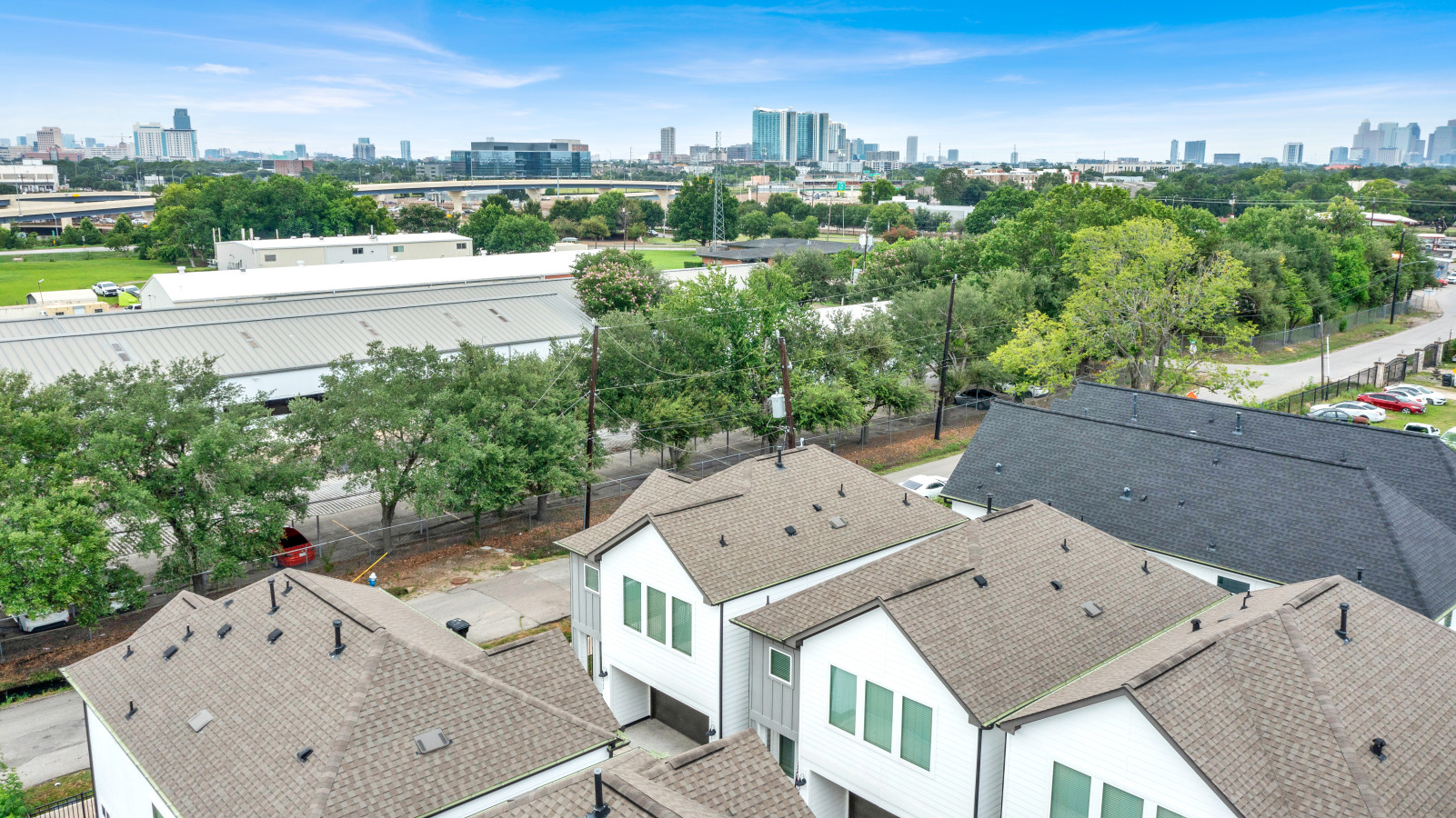 Free Garage Parking with EV Charger! Downtown Houston - Houston