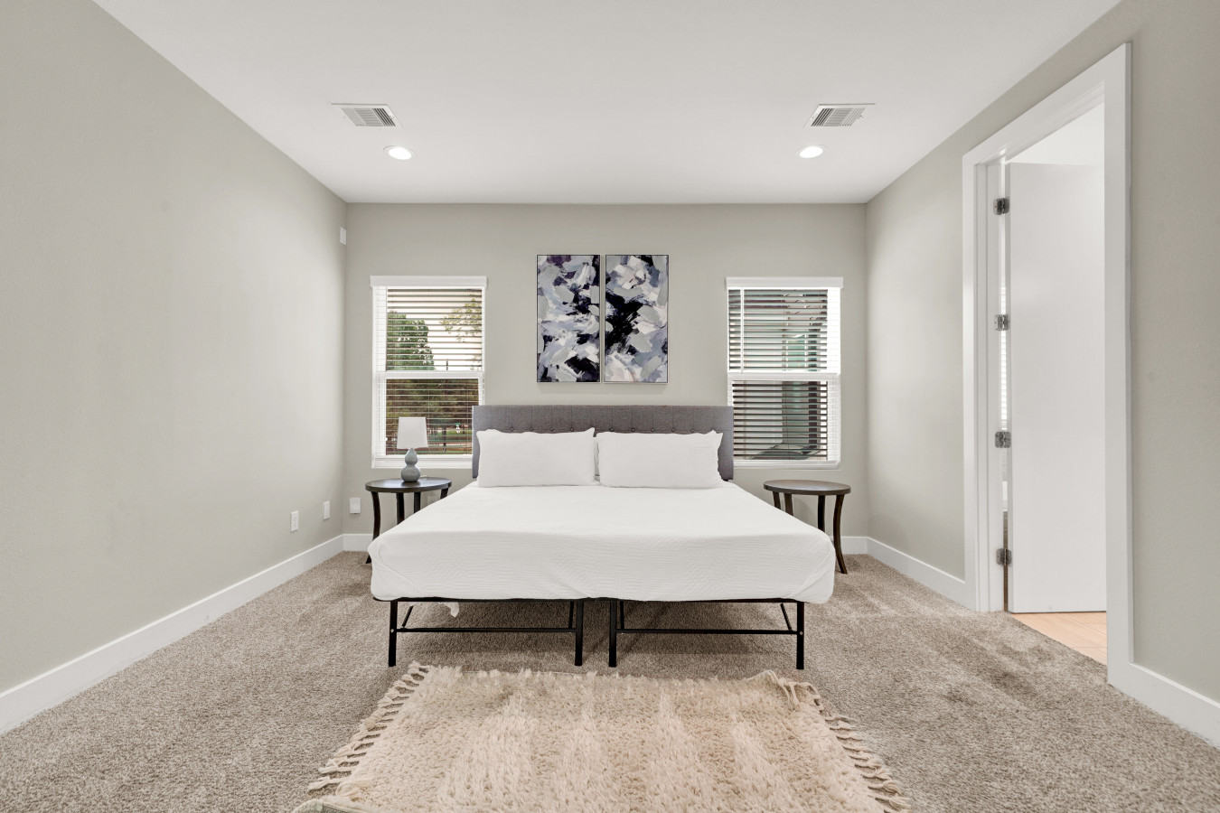 Free Garage Parking with EV Charger! Downtown Houston - Houston