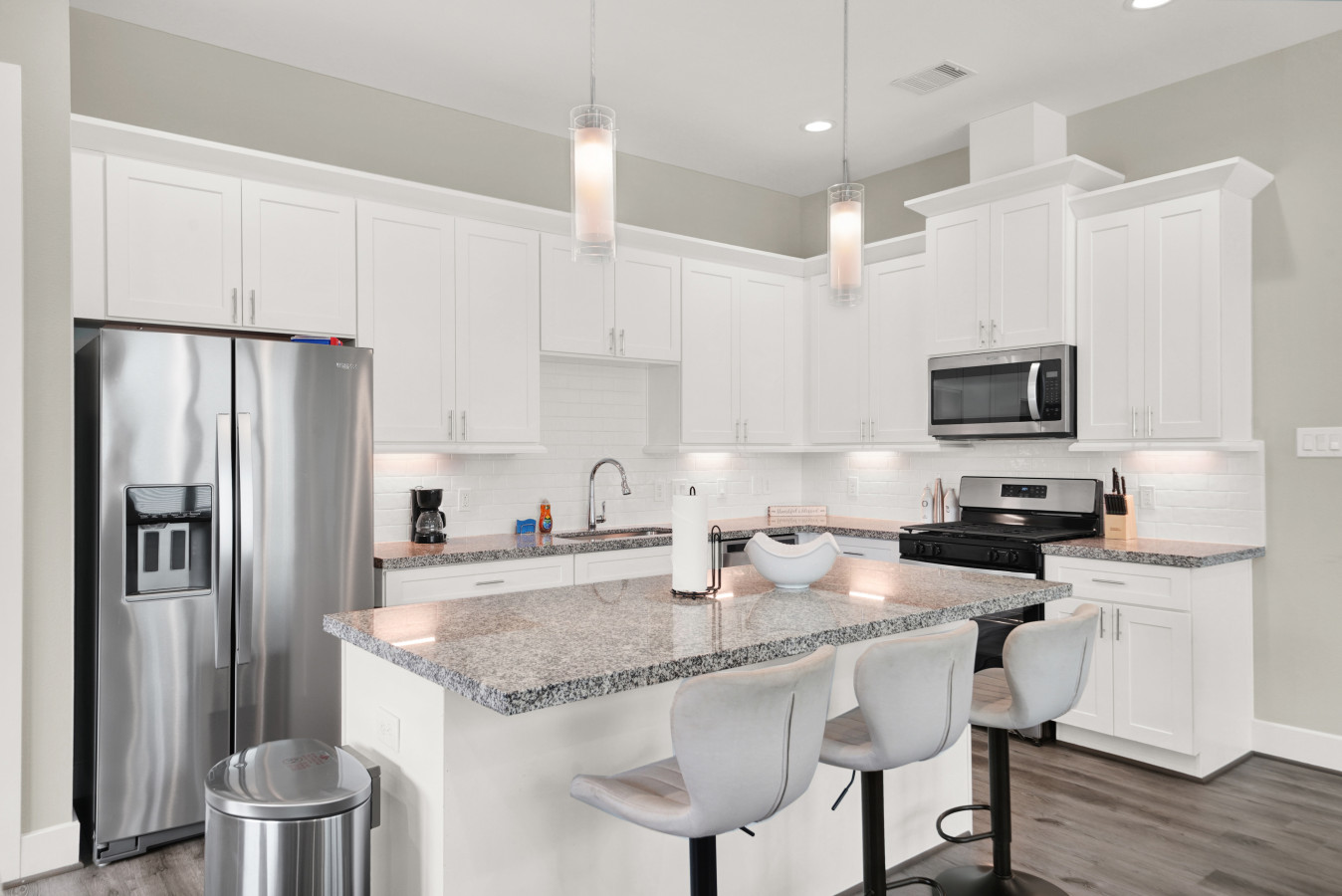 Free Garage Parking with EV Charger! Downtown Houston - Houston