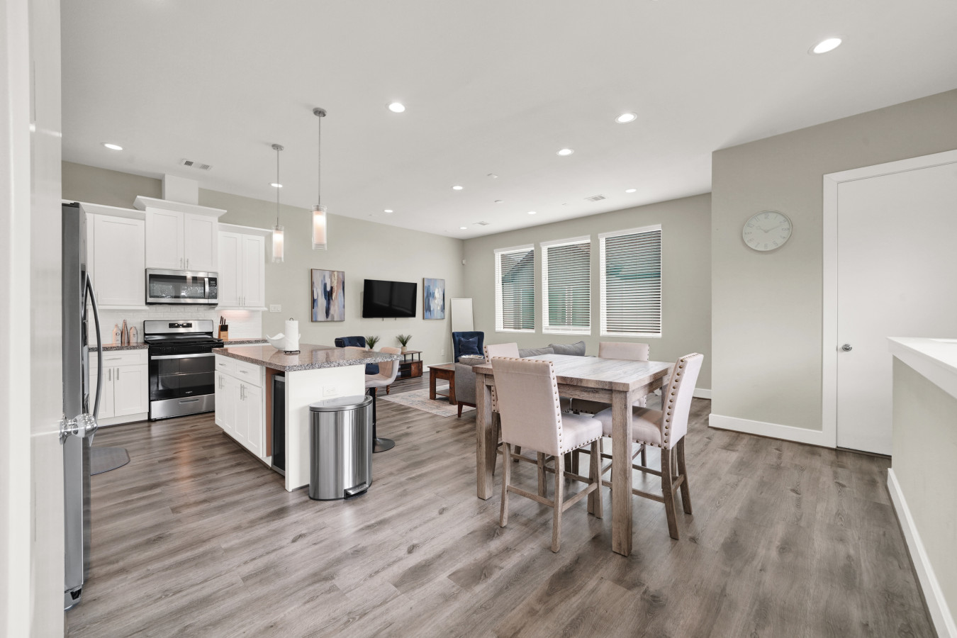 Free Garage Parking with EV Charger! Downtown Houston - Houston