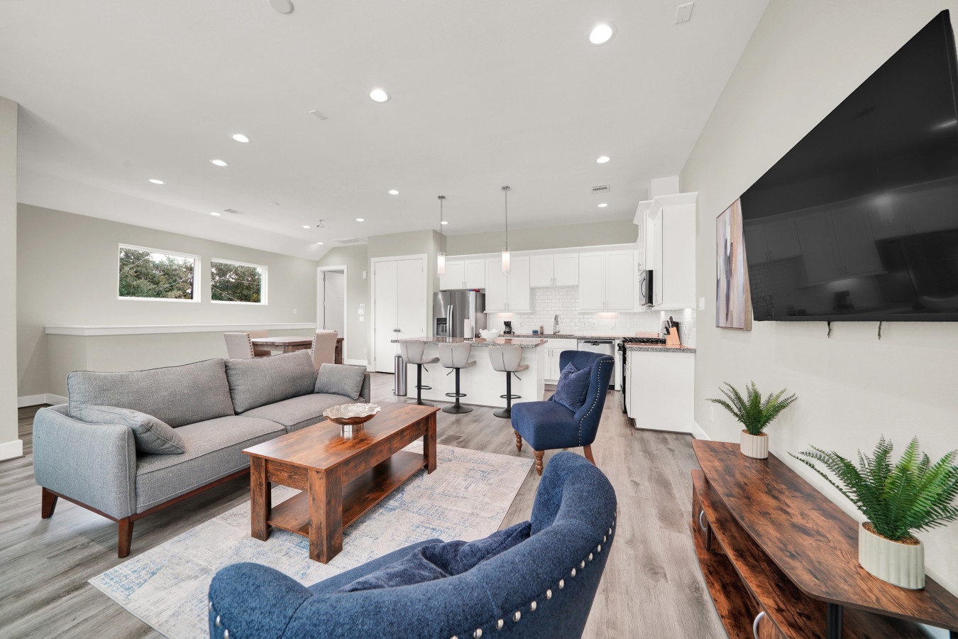 Free Garage Parking with EV Charger! Downtown Houston - Houston