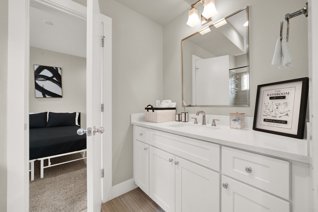 Free Garage Parking with EV Charger! Downtown Houston - Houston