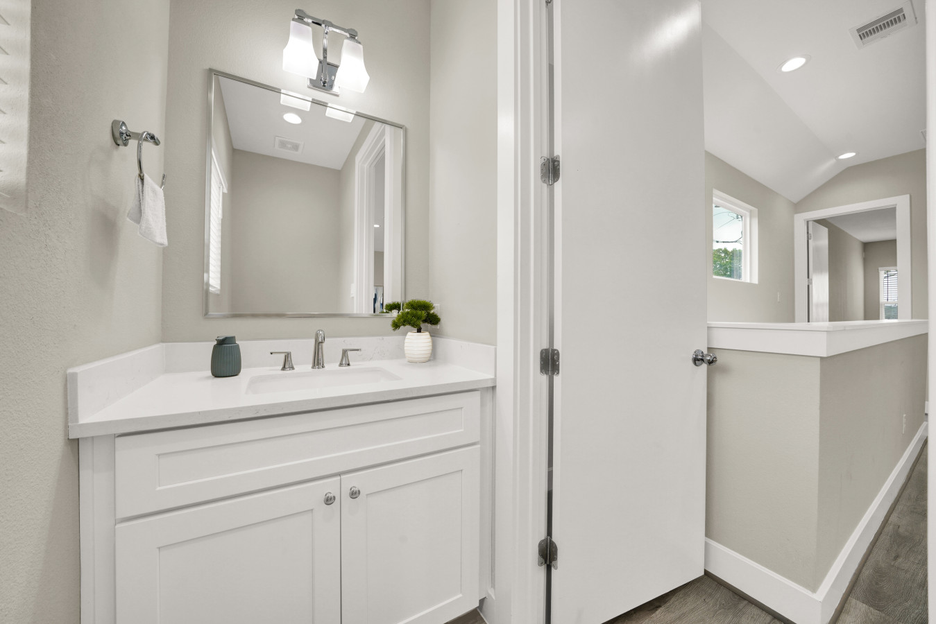 Free Garage Parking with EV Charger! Downtown Houston - Houston