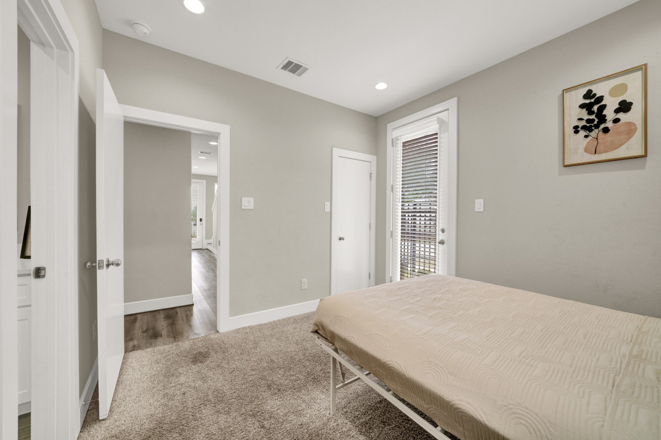 Free Garage Parking with EV Charger! Downtown Houston - Houston